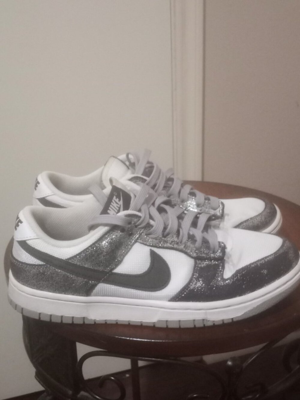 Nike Dunk Low Golden Gals D05882-001 Metallic Silver Women’s Size 9 Sneaker